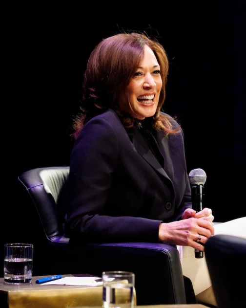 Kamala Harris îl acuză pe Donald Trump că „târăște SUA” într-un război cu Iranul. Democrații cer vot pe puterile de război