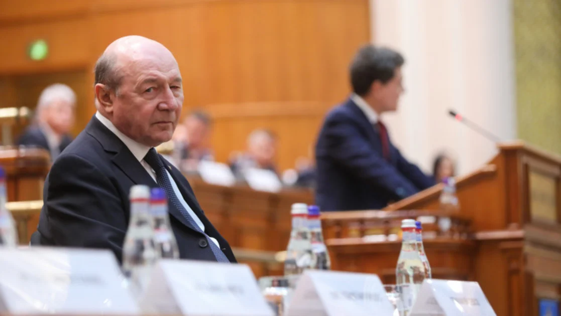 Băsescu: „Tandemul PSD-PNL otrăvește țara de 20 de ani”. Critici despre alegerile din 2024 și criza guvernamentală