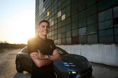 Zi memorabilă la Otopeni: David Popovici aduce campionii lumii lângă copii