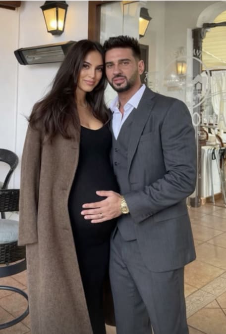 Dorian Popa, prima imagine cu soția cu burtica de gravidă. Artistul și-a surprins fanii