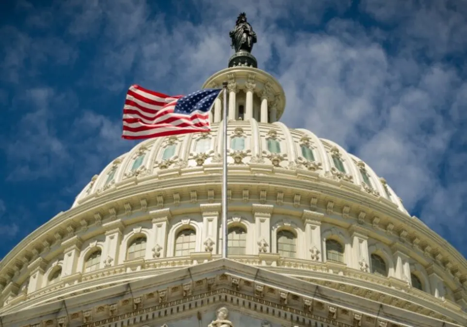 Tim Kaine și Rand Paul unesc forțele pentru a bloca presiunile Casei Albe asupra Groenlandei