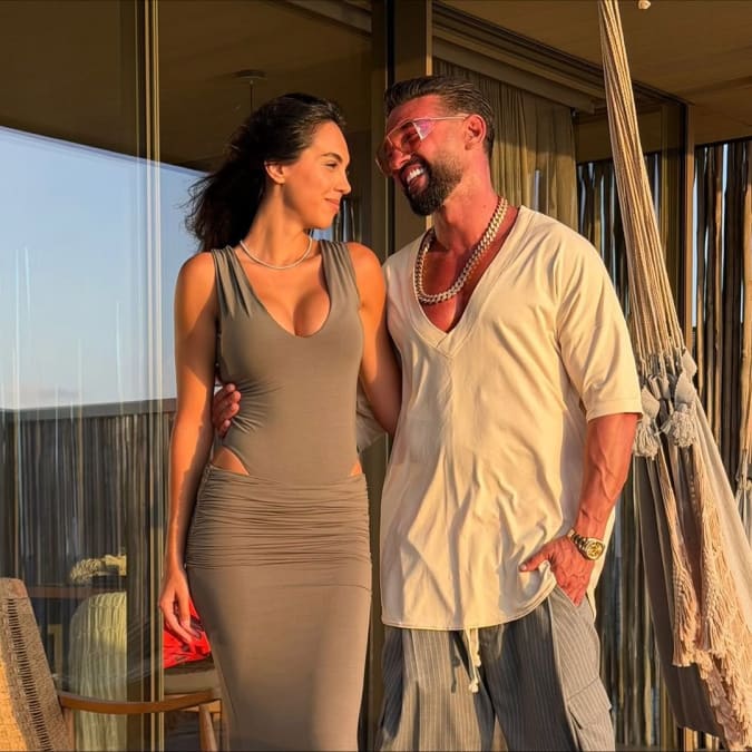 Dorian Popa, prima imagine cu soția cu burtica de gravidă. Artistul și-a surprins fanii