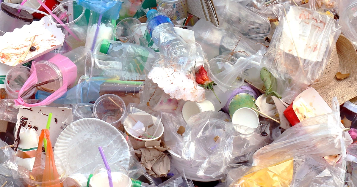 Deșeuri aduse în România pentru valorificare: când poate fi blocat accesul firmelor în registrul ROAFM